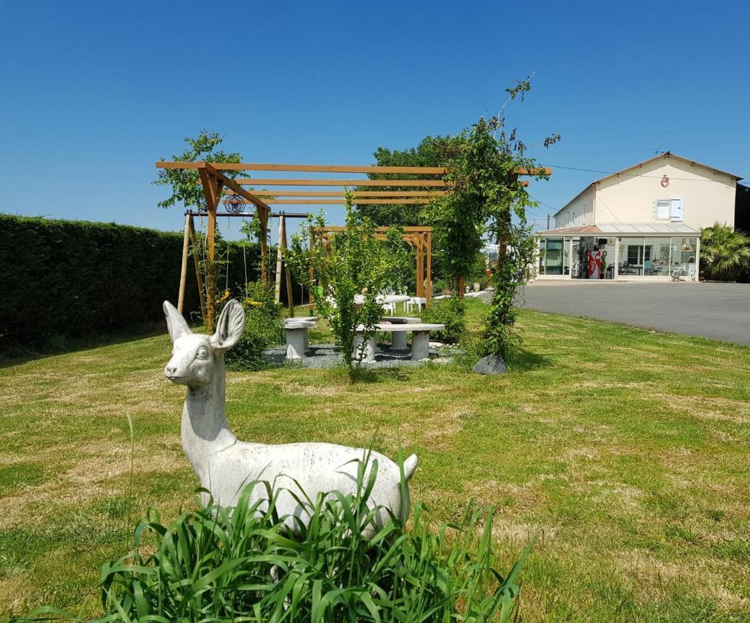 Les Essarts Chez Val Et Fred 85住宿加早餐旅馆 外观 照片